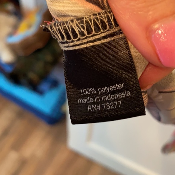 Apt 9 gorgeous sheer bird motif shell. Unique back - Picture 7 of 8